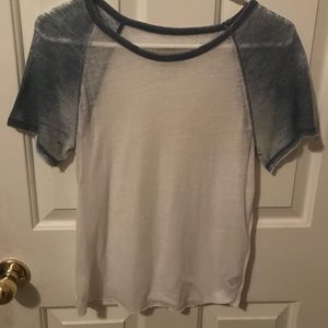 Aeropostale white and blue t-shirt